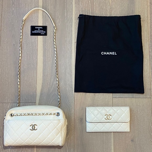 EXCELLENT CONDITION CHANEL CAVIAR CAMERA BAG - Picture 12 of 12